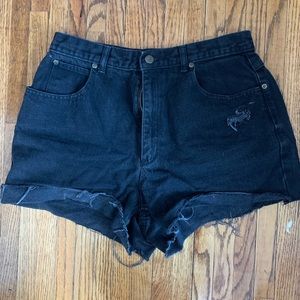 VINTAGE BLACK DISTRESSED MOM SHORTS